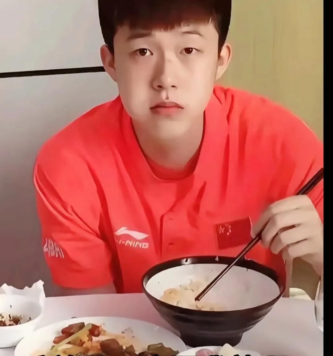 救命🆘 王楚钦吃饭也太有反差萌了吧！
 
国乒“暴力熊猫” ，赛场上杀疯了，气
