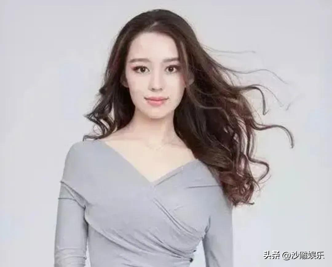 郎朗妻子，激动宣布！

3月24日，钢琴家吉娜·爱丽丝突然在社交平台高调发文，字