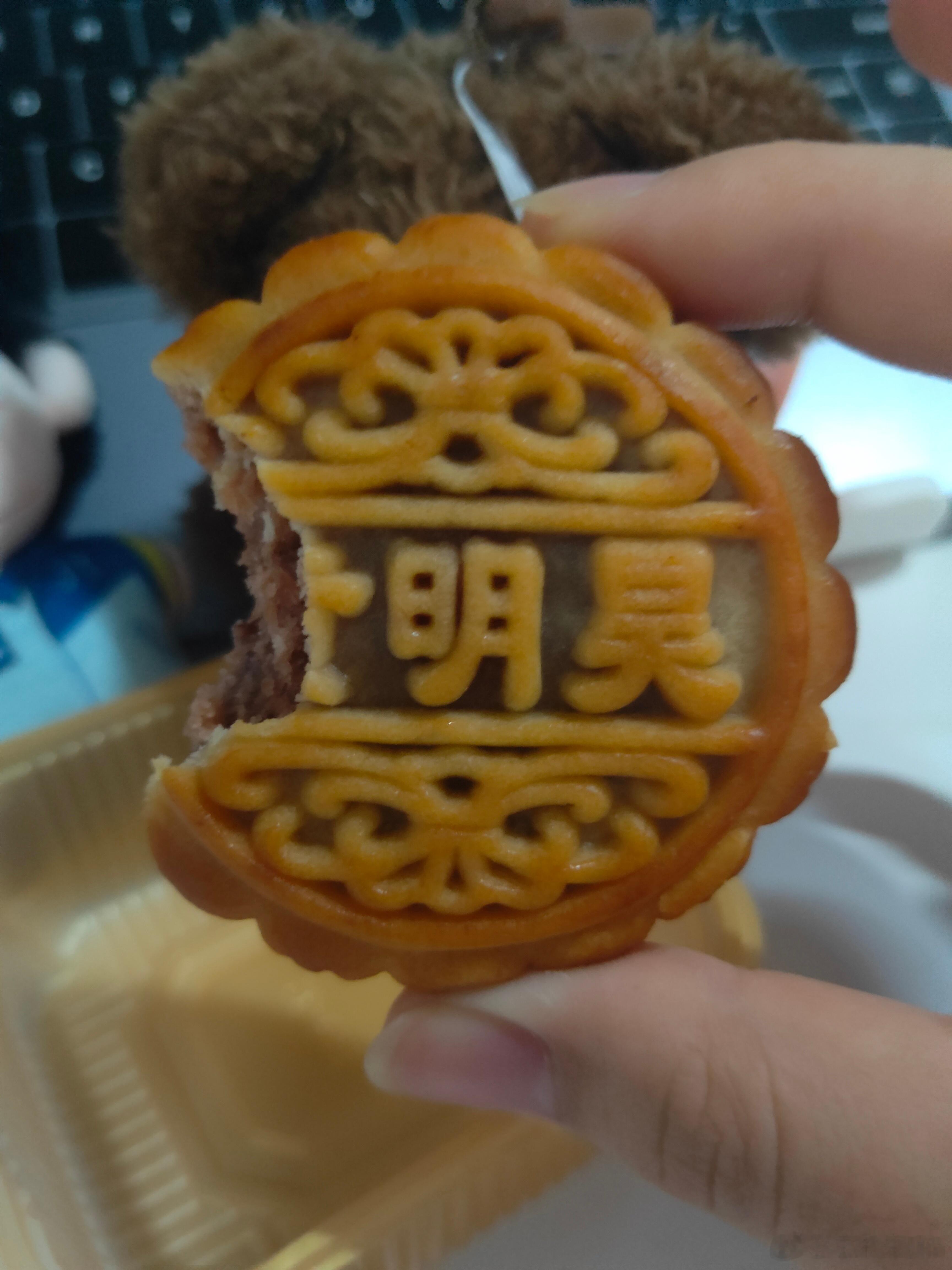你们俩别争了，月饼只有一个…… ​​​