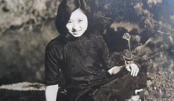 1941年，八路军女战士王金英因肺病严重，被安排在老乡的家里休养，万万没想到邻居