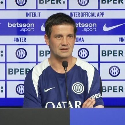 国际米兰主教练克里斯蒂安·齐沃谈到巴塞罗那对亚历山德罗·巴斯托尼的兴趣： “我必