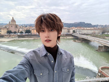 张泽禹一袋梨的plog来啦张泽禹一袋梨的plog张泽禹的plog来啦 旅行小禹的