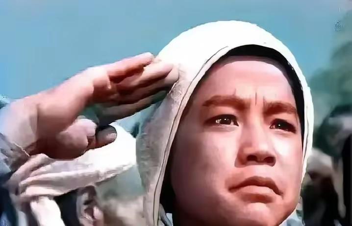 45岁“嘎子叔”，墓碑无名，1969年6月，张莹胃出血倒在北影厂排练场。没人敢送