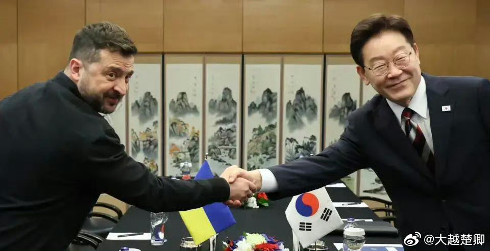 英媒卫报报道韩国秘密大规模向俄罗斯出口以柴油为主的燃料，乌克兰方面借此抨击韩国。