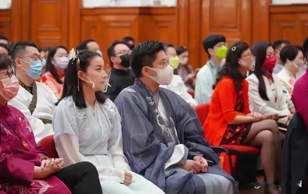 名媛界的清流郭晶晶穿刺绣汉服清丽柔美，让世界见证东方之雅韵#郭晶晶魅力#