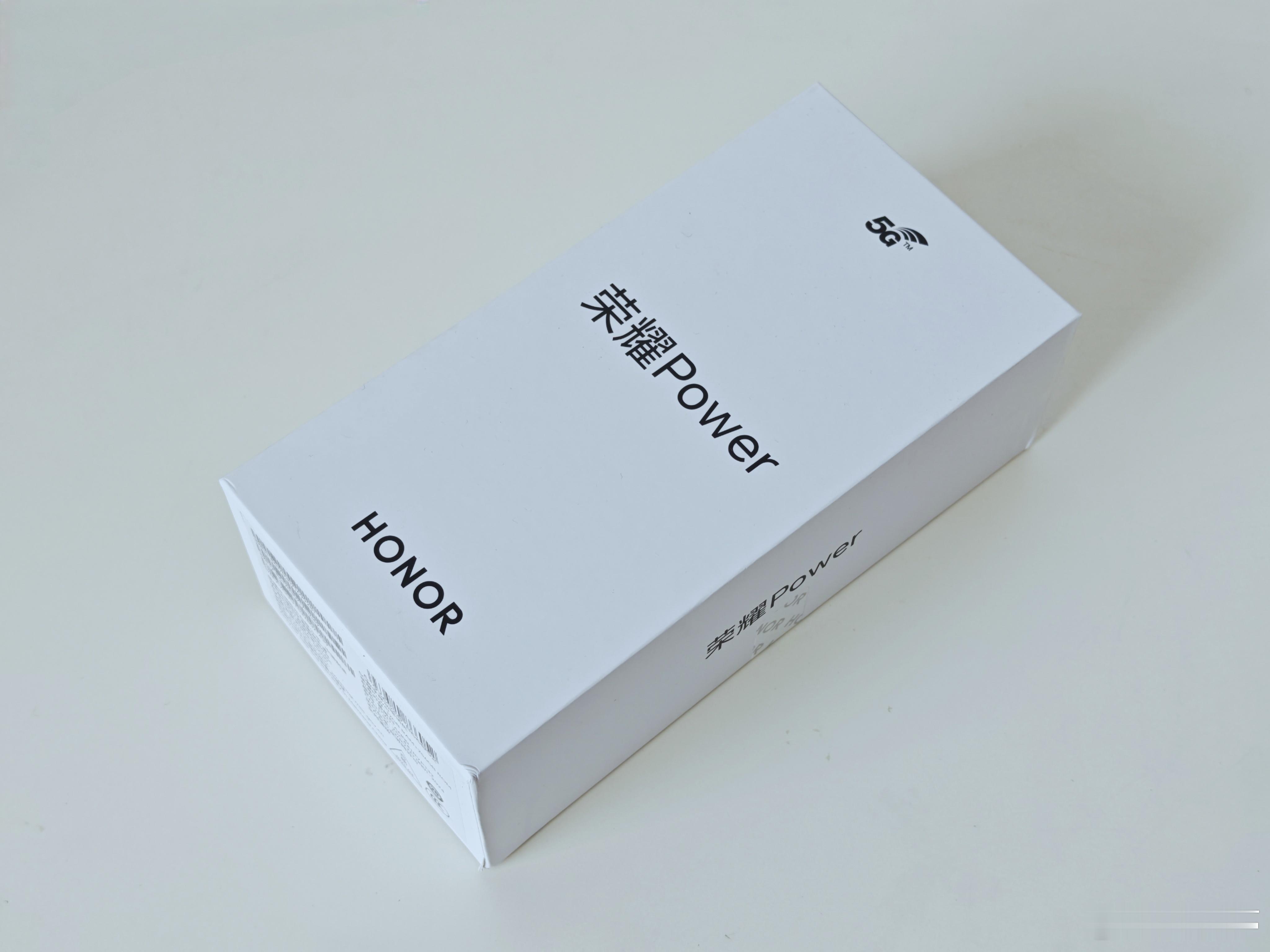 也搞了一台荣耀Power“轻户外手机”，这款机子确实香。甩开竞品的8000mAh