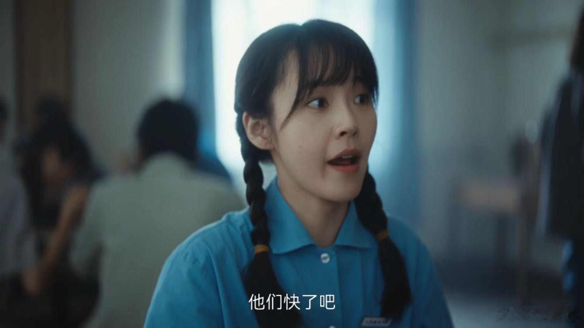 张佳宁双麻花辫发量 打工人天天担心发际线，张佳宁倒好，双麻花辫粗到发绳都快绑不住
