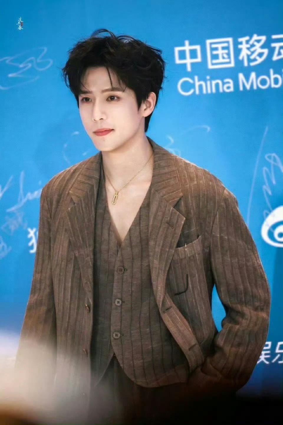 王安宇生图哭妃笑也好帅