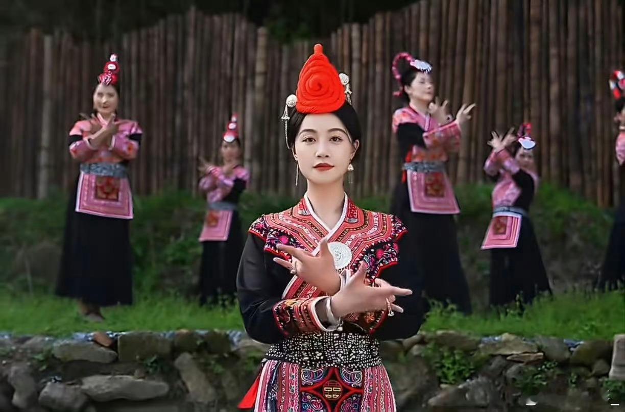 畲拳是福州儿女风骨蓝盈莹助力家乡畲族文化出圈，古老八井畲拳气场拉满，是非遗瑰宝，