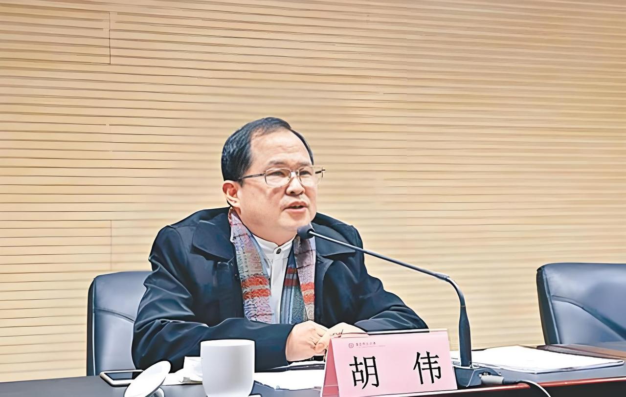 “中美关系恶化的责任不在美国，中国应该看看自己的问题！”这句话出自中国教授胡伟之