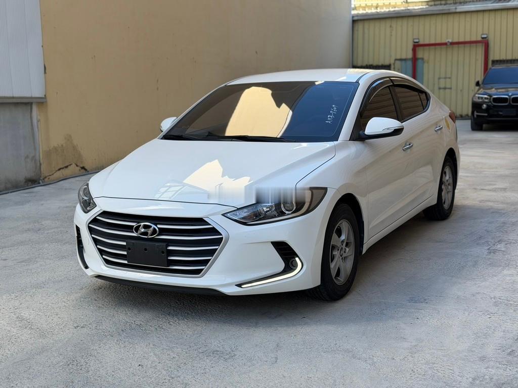 台湾省伊兰特~~~那边就叫这个名字！！！这是2018年上的牌，跑了三万多公里，要