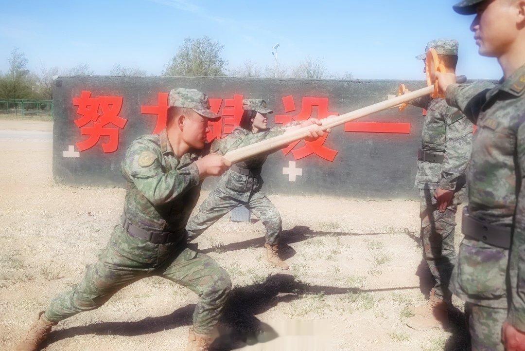 #铸剑中原[超话]##早安军营##原原说早晚安# 女孩与女兵，不一样的角色一样的