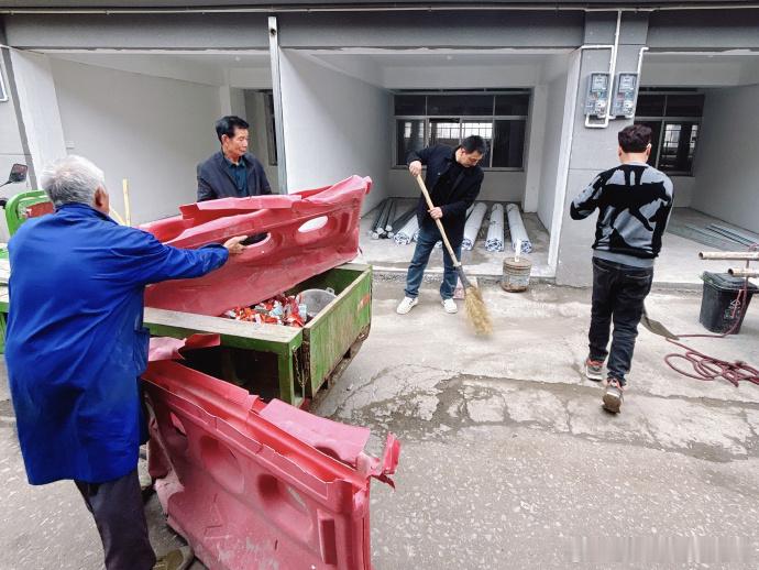 拆旧建新台州创新治理模式让秩序感与烟火气并行 挖掘机轰鸣，告别30年“马路江湖”