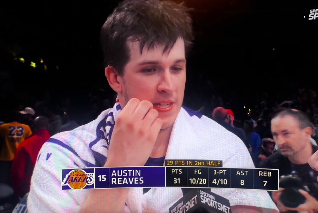 里夫斯谈今天的取胜之匙：“五人收缩防守，彼此呼应，串联全队。” 