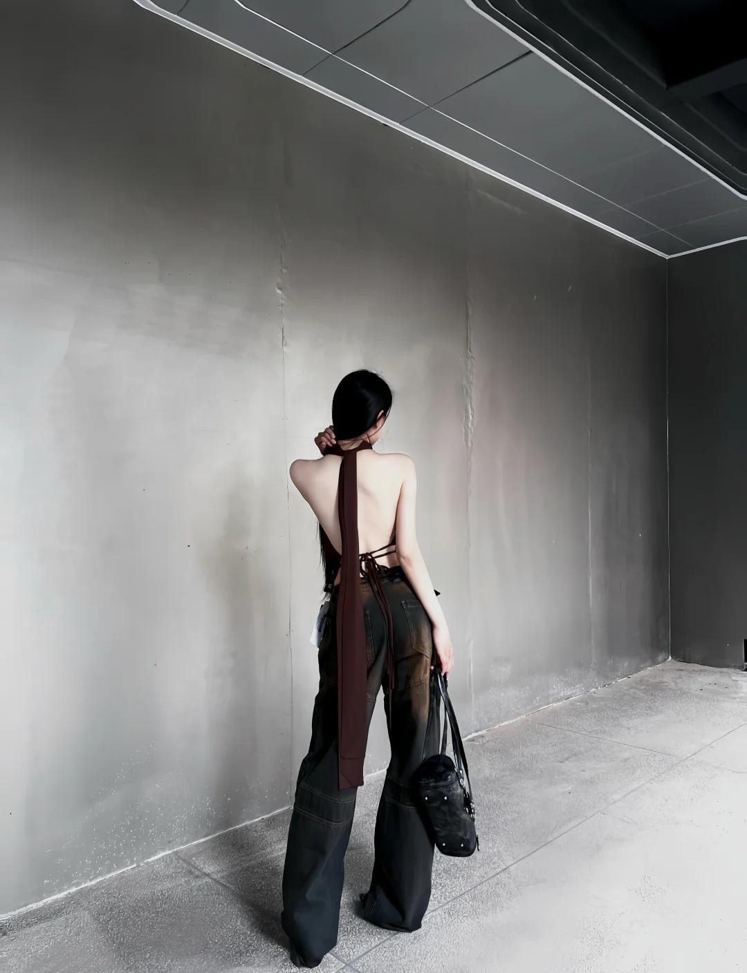 好喜欢这套啊啊啊～～～
今天穿这套 挂脖穿搭停车场拍照拍照姿势分享站 夏天穿搭 