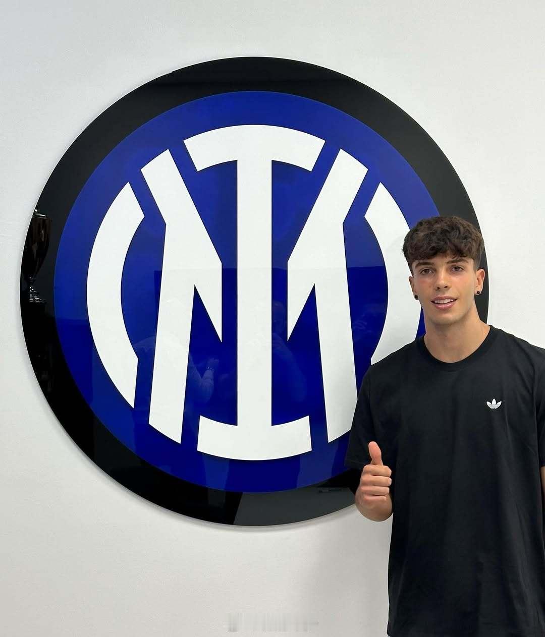 23年夏从皇马加盟的墨西哥裔前锋乌马内斯（Hugo Humanes Gomez，