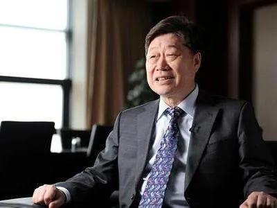 1984年的一天，张瑞敏接到一个电话，那头说：“你马上派人来，否则一周后厂里出了