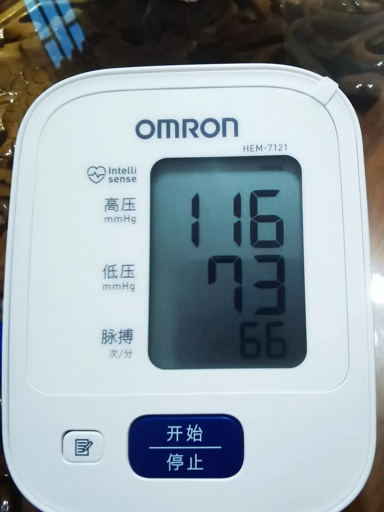 54岁，没有吃任何药物，这个血压还是比较满意的。