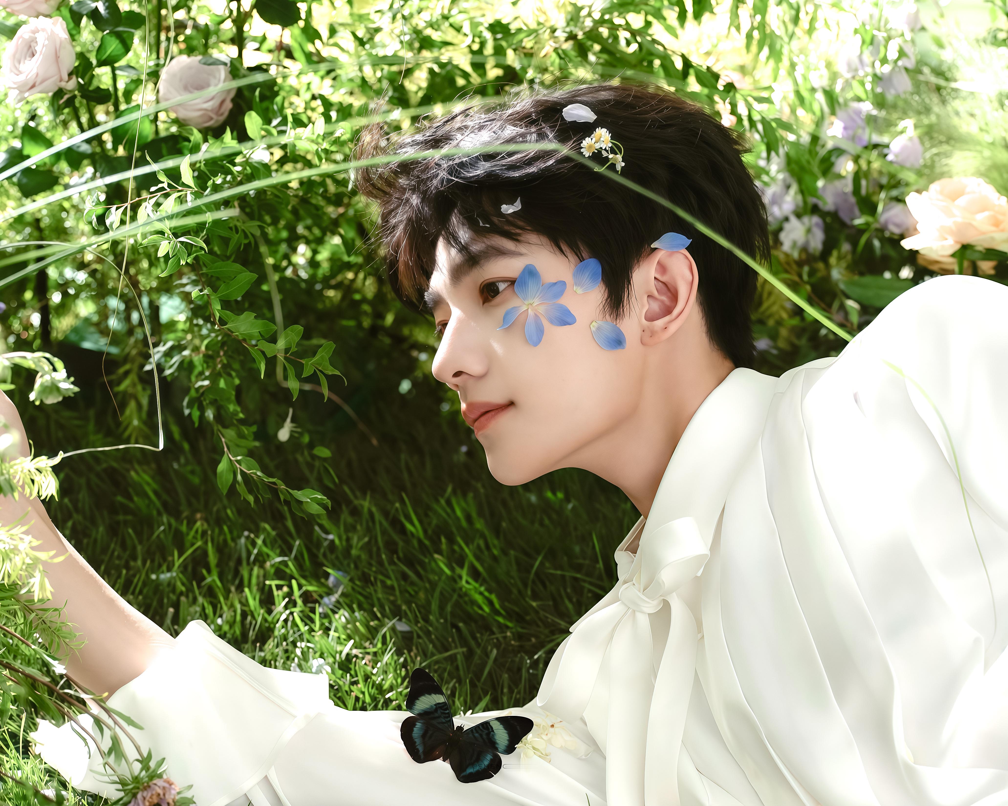 杨洋·春望山楹 石暖苔生🪞🍃·杨洋回应建模脸 ​​​