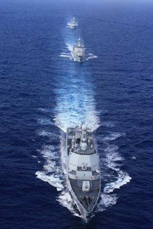 美军太狂！
俄潜艇在现场！
却还是扣走了贝拉1号！


美国在公海
扣押俄罗斯油