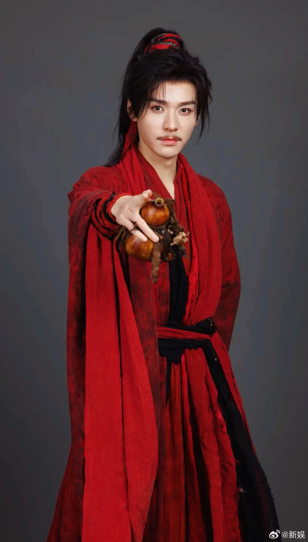 凤舞九天B组开机龚俊凤舞九天B组开机 龚俊《凤舞九天》分AB组了，今天B组在横店