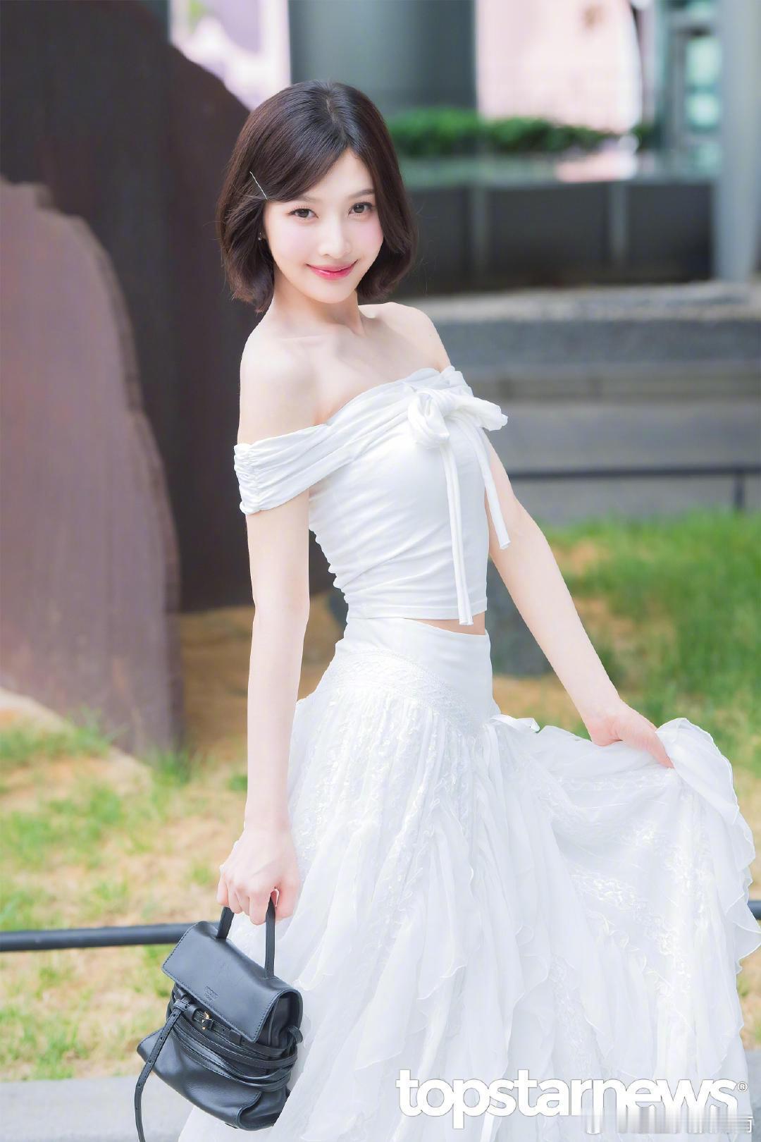 Joy这身白裙完全天使降临🪽