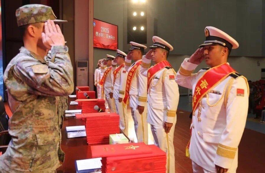 军事历史全触达【晋衔仪式，军人和军属共享荣耀时刻！】金星闪耀砺斗志，仪式庄严振军