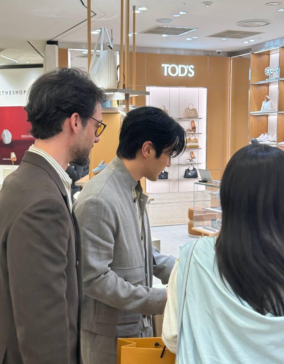“CB百蓝_。260423崔始源 IG+TW更新：TOD'S Vacanze I