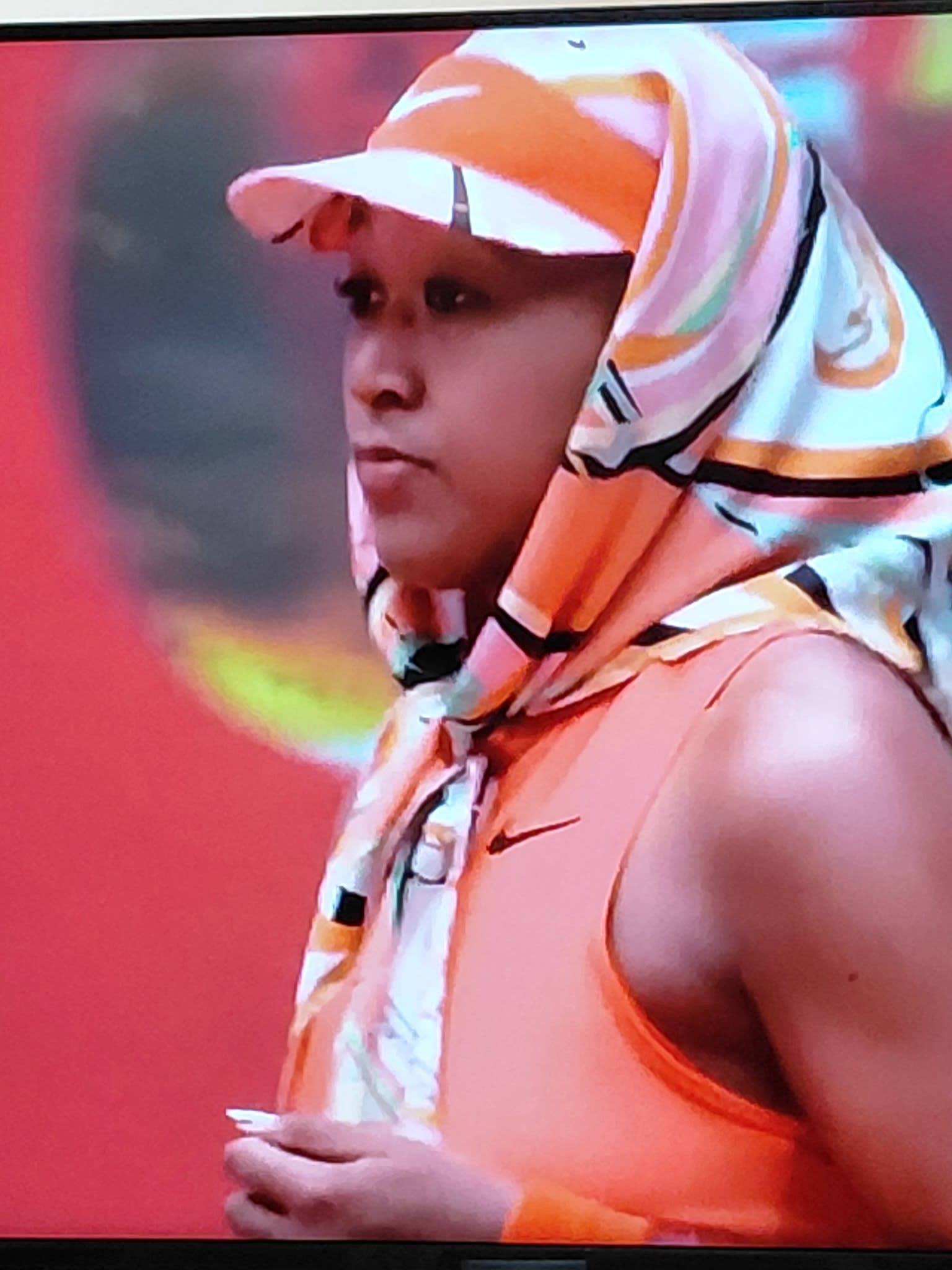 请评价大坂直美的马德里赛登场新造型大坂直美头巾新造型马德里1000赛