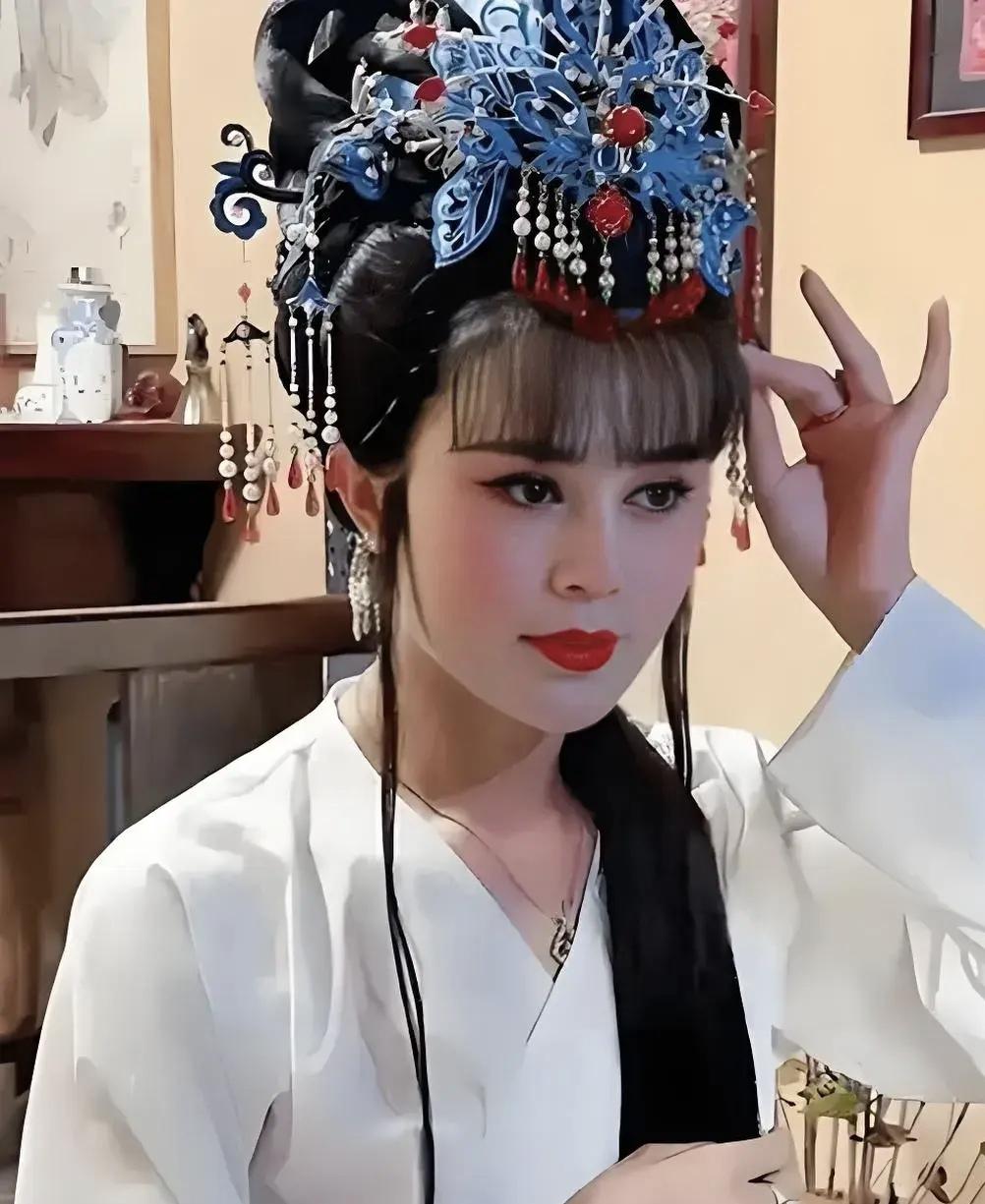 罗大美最大的问题是让发小眼红了！从小一起在贫困中长大，突然你走向人生巅峰，晒豪车