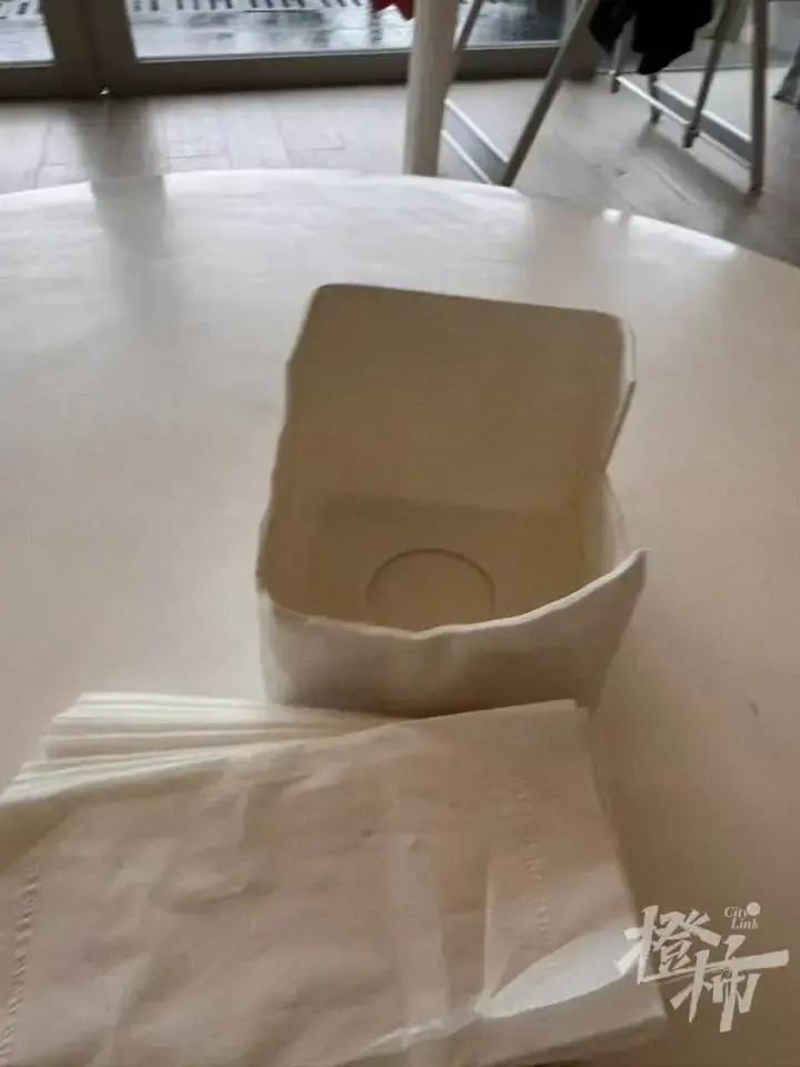 1 岁宝宝碰坏纸巾盒，这个妈妈是个通情达理的人，好好的跟酒店说，结果被三亚酒店索