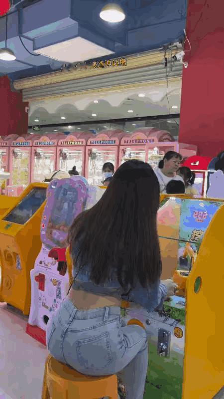 小姐姐这个是童心未泯，还玩的这么开心啊？