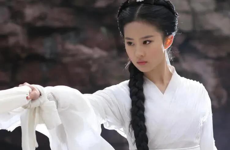 今日话题：小龙女的巅峰状态和黄蓉谁更强？？？

网友甲：小龙女要胜黄蓉非常难。黄