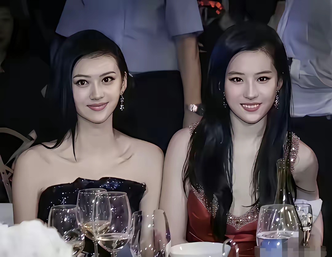美女是对比出来的，景甜与刘亦菲、张柏芝的合照，明显还是景甜胜出 ​​​
