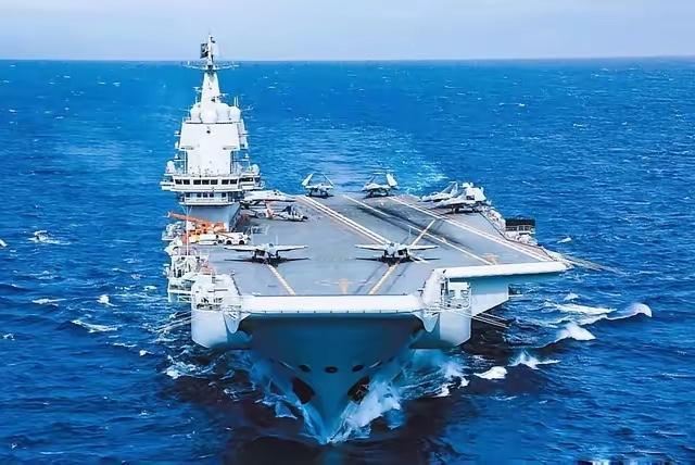 一觉醒来，解放军航母、准航母双双出动，坚决维护国家主权和海洋权益

大半夜的，大