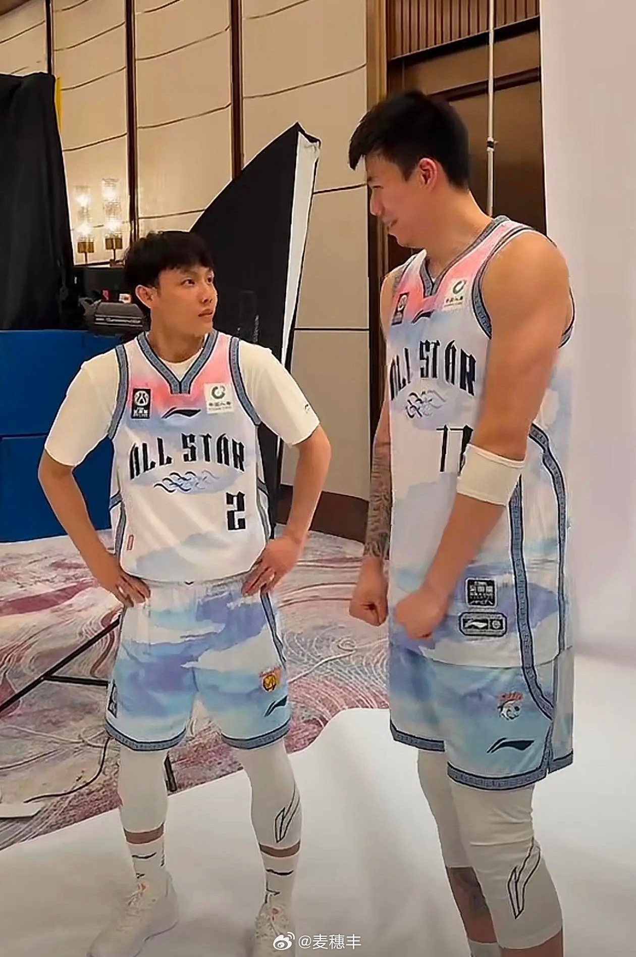 球迷讨论半天，球员之间压根不当回事。都是全明星，还能较真？cba全明星徐杰hll