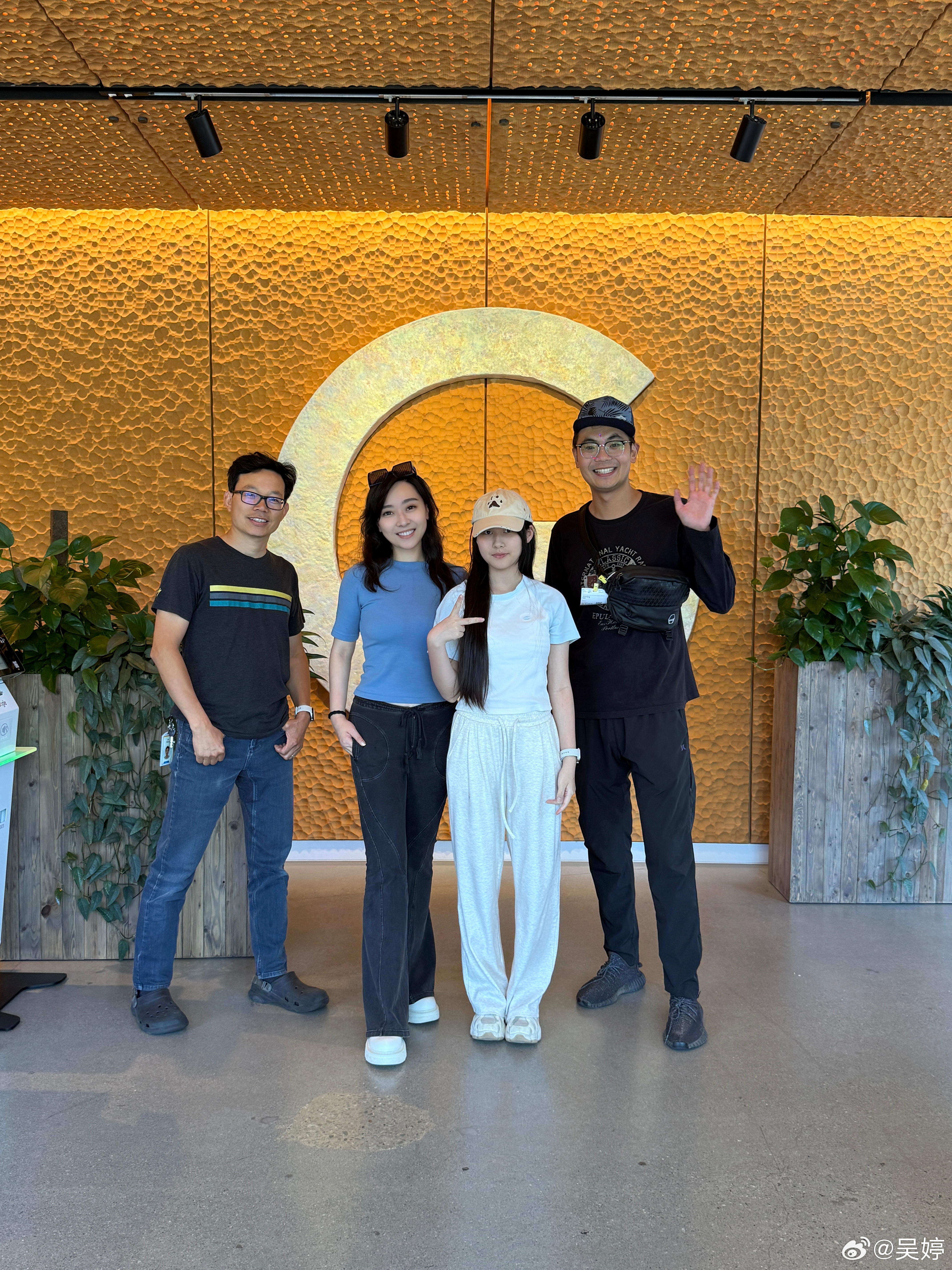 比赛都快踢完了，我们步入Google总部tech talk教室，竟然一口气就见证