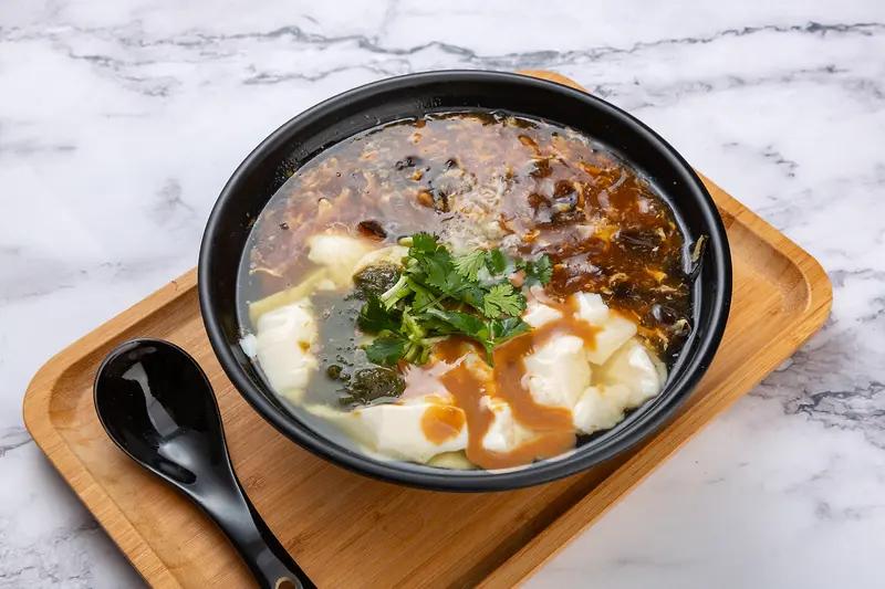 豆腐脑是甜的好喝还是咸的好喝？
这个问题，没有标准答案，只有看个人口味偏好。甜豆