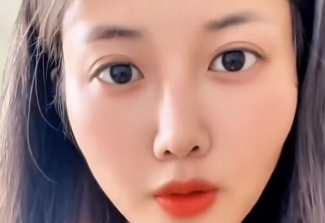 近期网上一条直白的提问彻底刷屏，道出当下热门的男女情感热议现象。
 
不少网友发