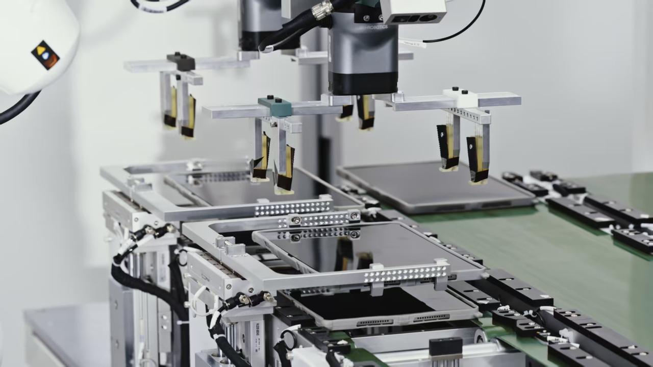 厉害了！智元机器人真机强化学习，实打实的工业产线“效率狂飙”引擎

工业产线里，