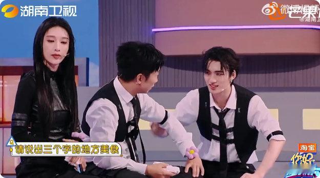 谁懂啊！热巴游戏报菜名，满屏都是新疆美食，这推广大使我先粉了～