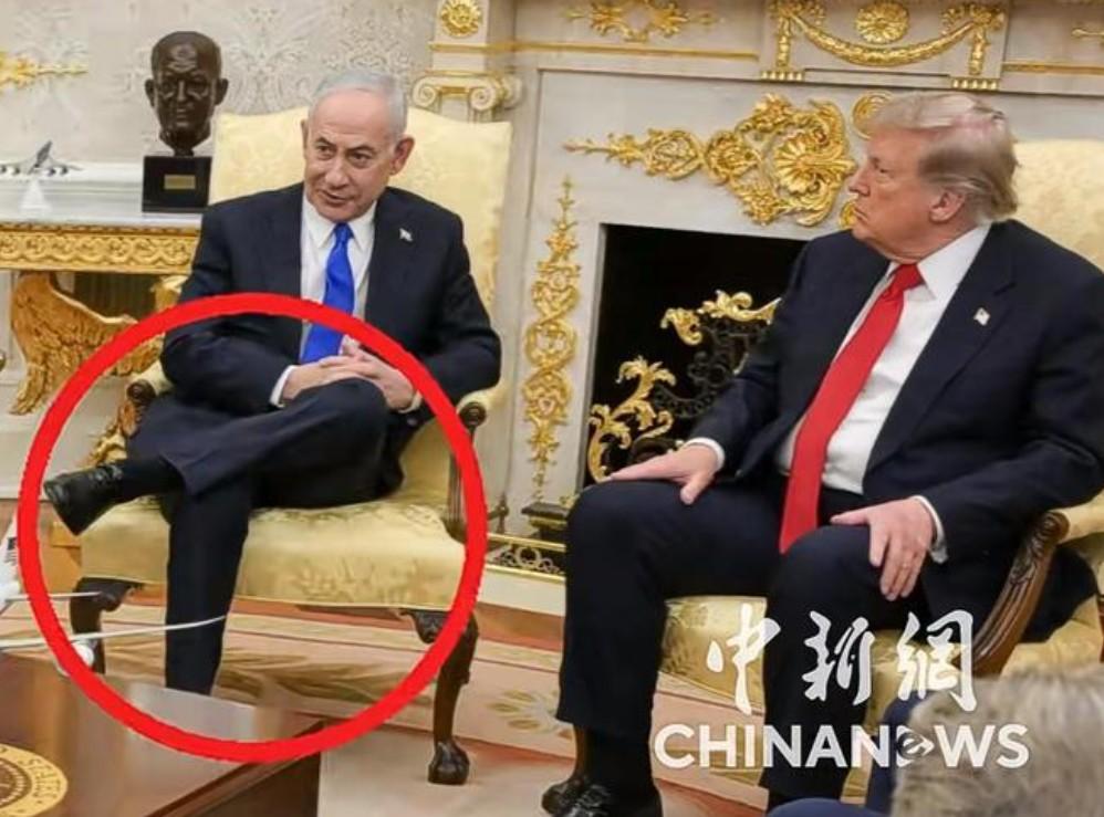这个阵仗和架势把特朗普整蒙圈了。

到底谁是老大？

内塔尼亚胡居然在特朗普面前