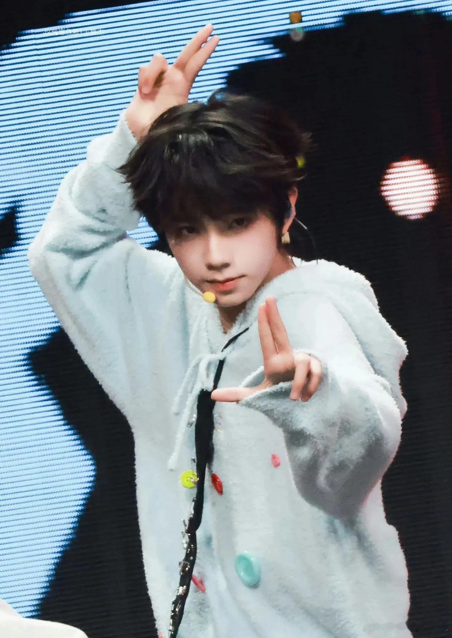 TF家族养成系练习生王橹杰自公开以来，始终以认真的态度投入练习与成长，在日常训练