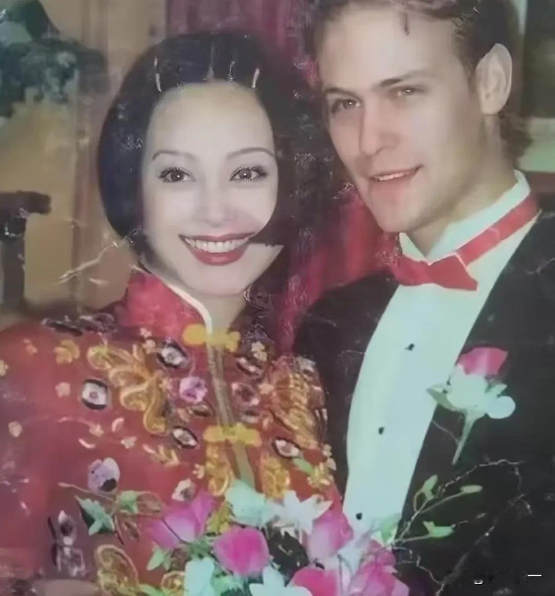 笑麻了啊!宁静霸气回应说:“不喜欢汪峰，不喜欢有妇之夫”，我这么漂亮，就不能整点