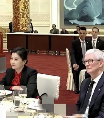 苹果的份额，年底能上升到多少？
​苹果抢了高端
​华为加大对中低端的抢夺力度
​