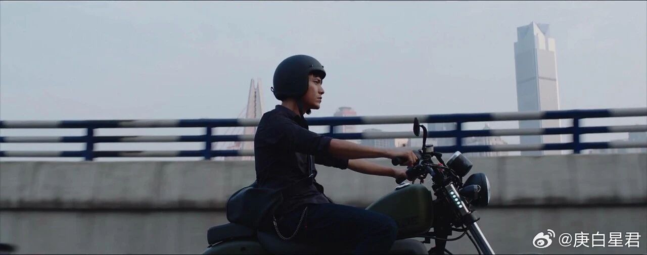 当美国人沉迷张雪这场雪下得有点大，从东大飘到了西大。87年的“寒门追梦人”张雪，