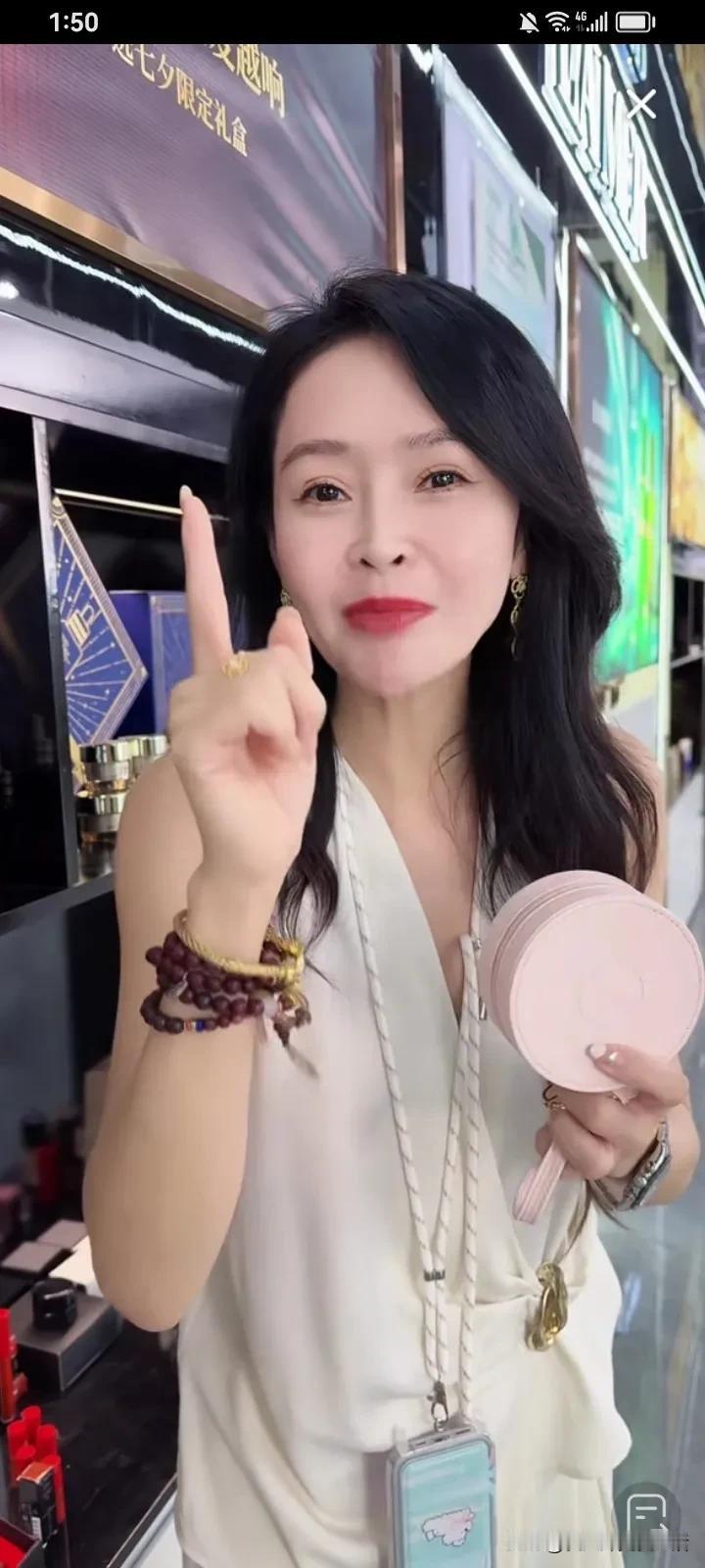 当这些中年过气女明星振振有词的说:全网只有我一家有，且价格肯定是全网最低的时候，