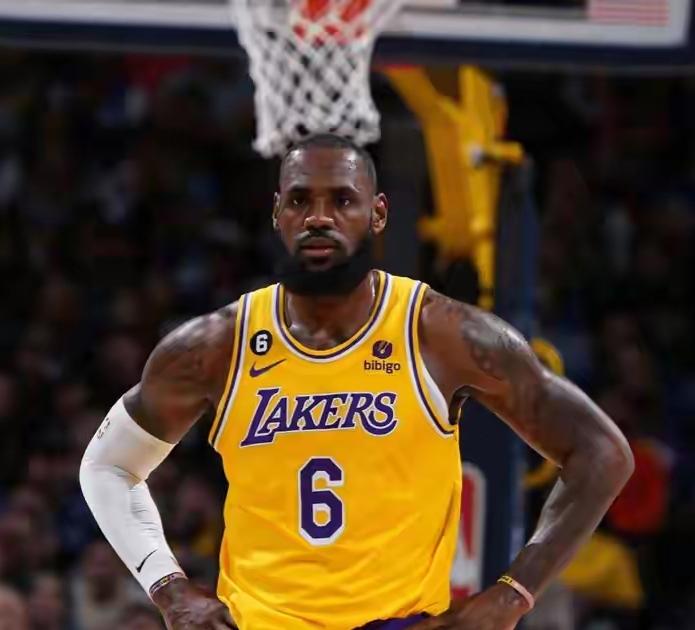 詹姆斯和乔丹究竟谁是GOAT？
这个本身也没法比较
主要不在同时期
但是一定要选