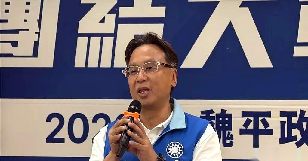 彰化街头的风刮得那叫一个嗖嗖的，但比起这风，更让人浑身起鸡皮疙瘩的，是一场教科书
