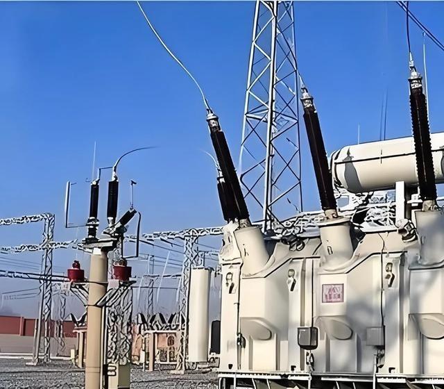 马斯克的嘴，真跟开过光一样。他曾公开提醒，芯片荒之后，下一个全球抢着要的核心物资